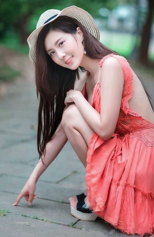 “简阳文体中心：羽毛球赛场上的快速反应与精准击球”